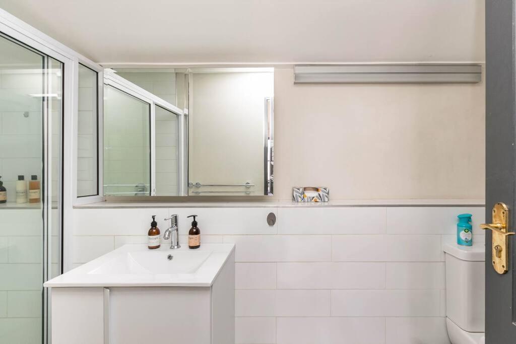 31 On Gambia B - Lovely With Secure Parking Apartment *
