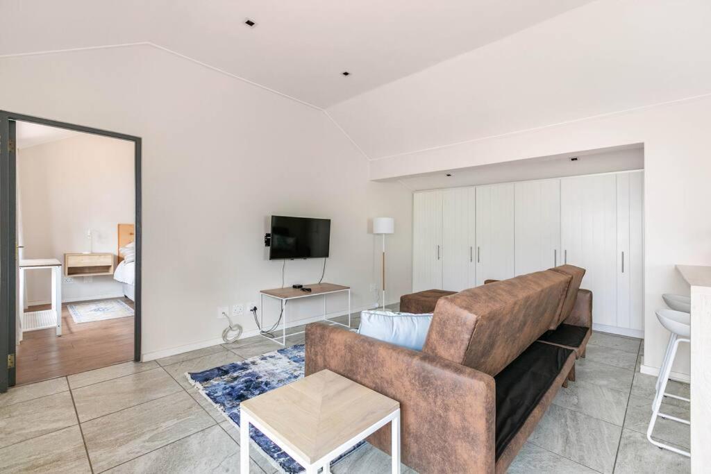 31 On Gambia B - Lovely With Secure Parking Apartment Johannesburg