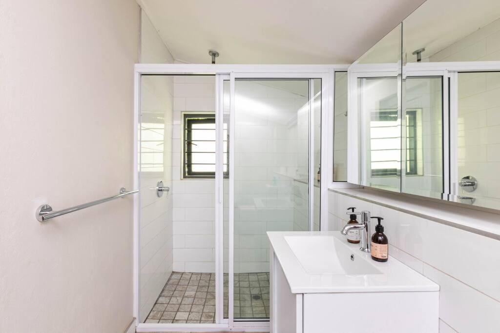 31 On Gambia B - Lovely With Secure Parking Apartment *